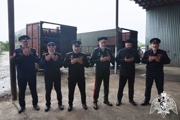 В Чеченской Республике семьи погибших сотрудников Росгвардии поздравили с праздником Курбан-Байрам