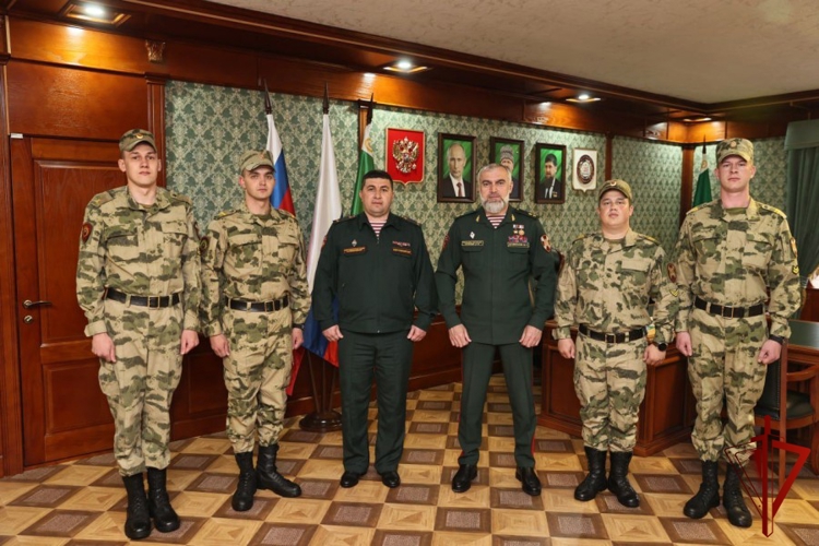 Начальник Управления Росгвардии по Чеченской Республике провел встречу с будущими офицерами