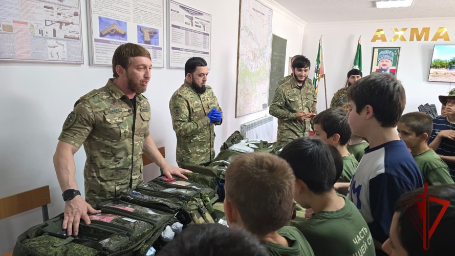 В ОМОН «АХМАТ-1» прошел День открытых дверей для воспитанников детского лагеря «Майралла»