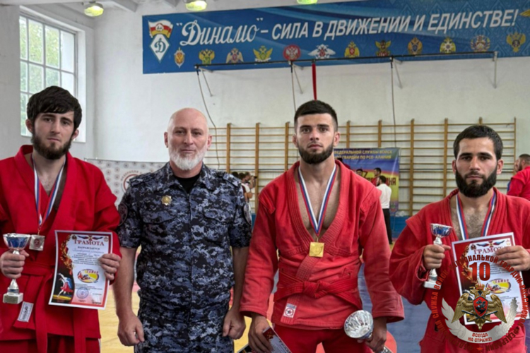 Росгвардейцы из Чечни заняли весь пьедестал на окружном чемпионате по самбо