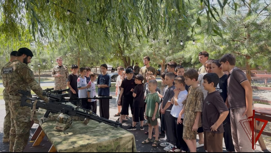 Росгвардейцы провели урок мужества для воспитанников детского лагеря «Майралла»