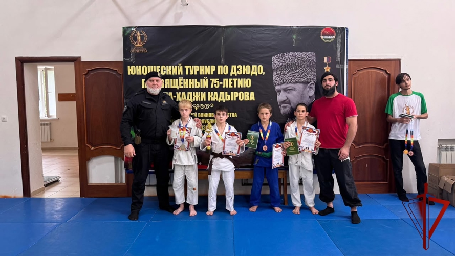 В Грозном росгвардейцы стали почетными гостями турнира по дзюдо памяти Ахмата-Хаджи Кадырова