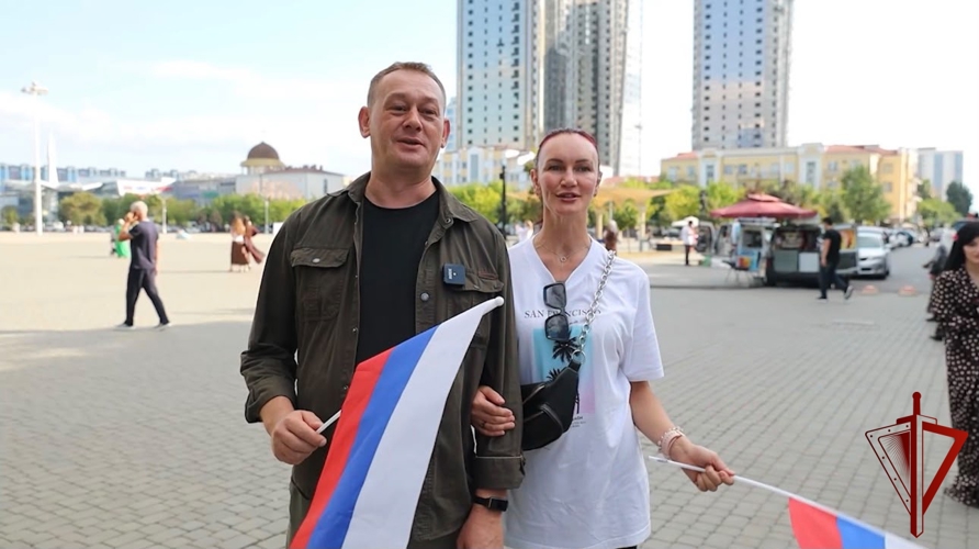 Росгвардейцы Чечни развернули патриотическую акцию в честь Дня Государственного флага России