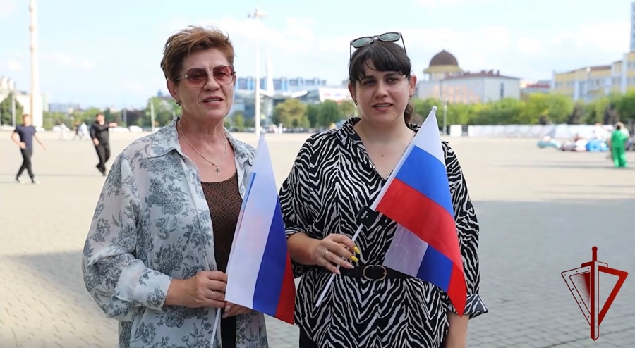 Росгвардейцы Чечни развернули патриотическую акцию в честь Дня Государственного флага России