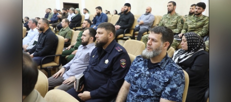 В Грозном офицер Росгвардии принял участие в заседании межведомственной комиссии