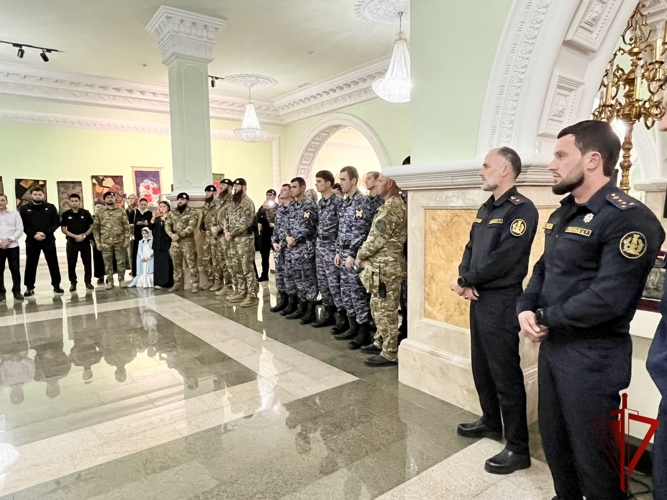 Сотрудники Росгвардии посетили открытие выставки «Искра мастера»