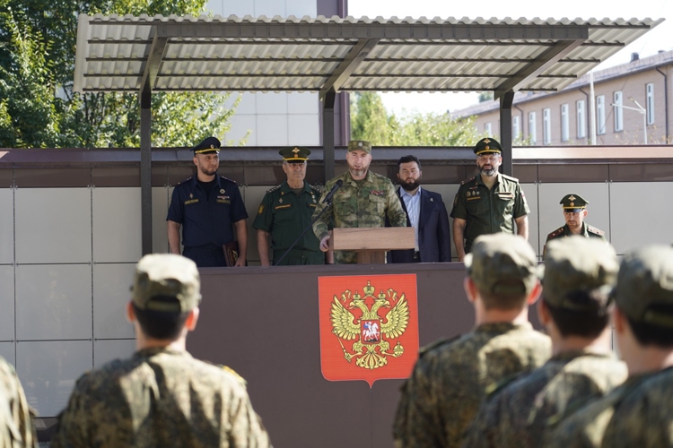 Офицер Управления Росгвардии принял участие в торжественном мероприятии в военном учебном центре ЧГУ