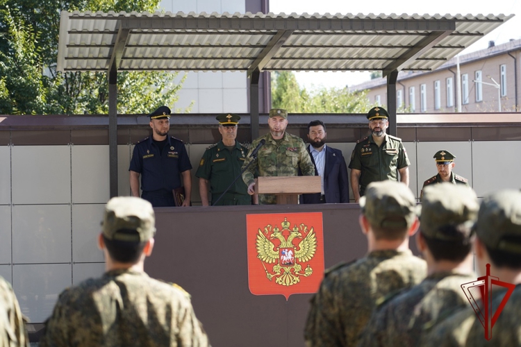 Офицер Управления Росгвардии принял участие в торжественном мероприятии в военном учебном центре ЧГУ