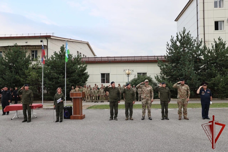 Сотрудники ОМОН из Чеченской Республики удостоены права ношения геральдического знака
