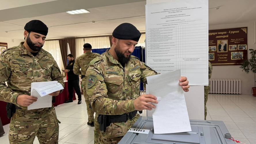 Военнослужащие и сотрудники Росгвардии в Чеченской Республике приняли участие в едином дне голосования