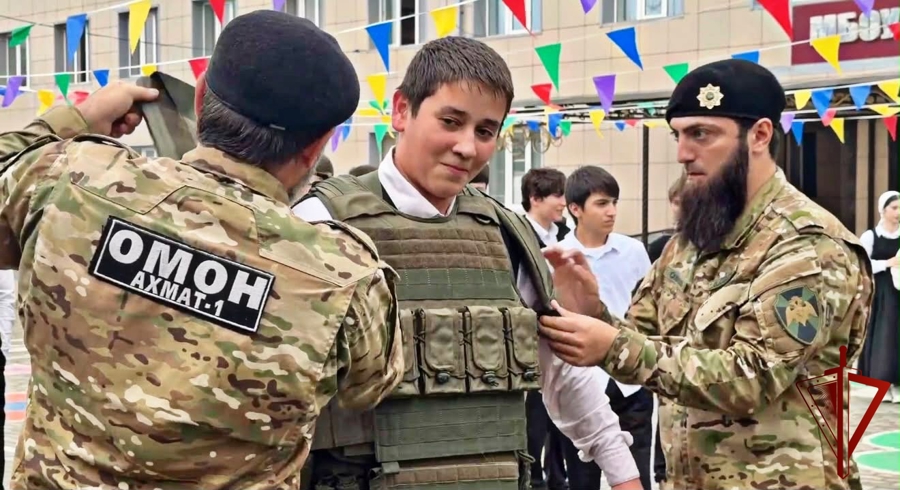 Росгвардейцы провели урок мужества в Гелдаганской средней школе