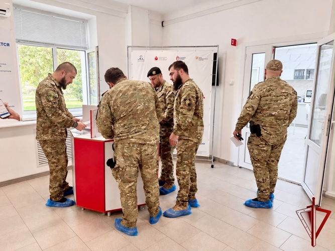 Сотрудники вневедомственной охраны Росгвардии стали донорами крови в Чеченской Республике