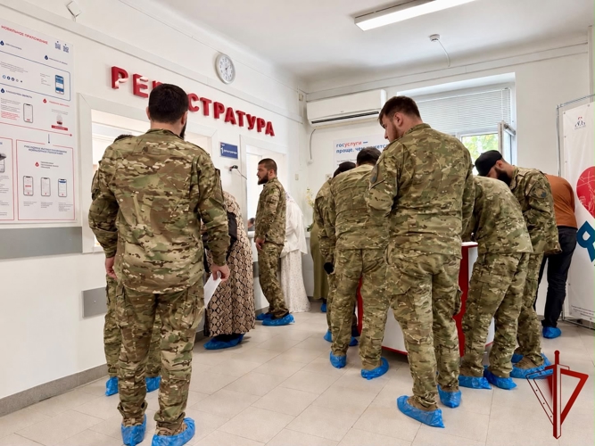 Сотрудники вневедомственной охраны Росгвардии стали донорами крови в Чеченской Республике