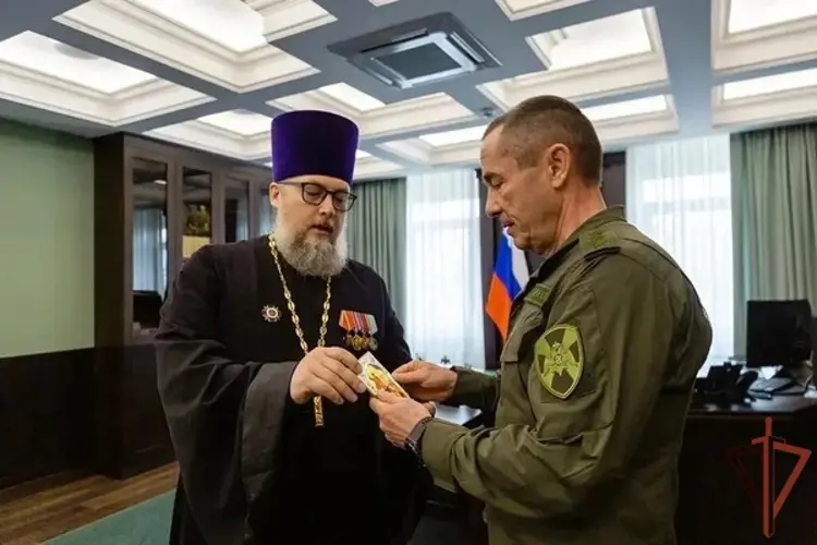 Командующий Северо-Кавказским округом Росгвардии встретился с представителями военного духовенства
