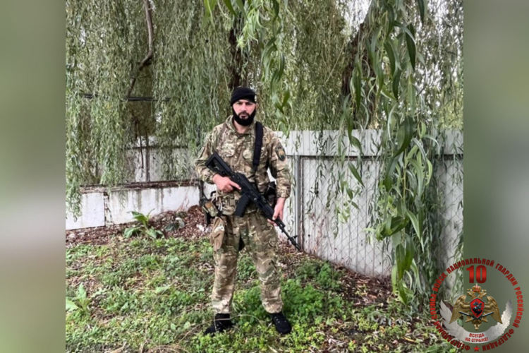 Росгвардеец из Чечни рассказал о помощи мирным жителям в зоне СВО