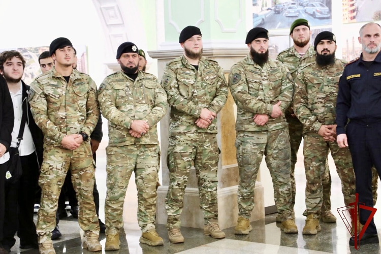 Росгвардейцы приняли участие в открытии выставки ко Дню города Грозного