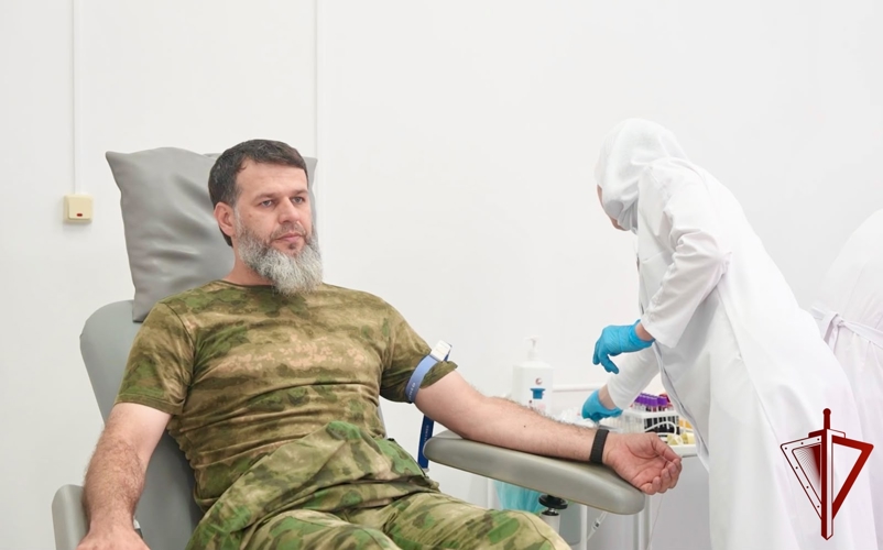 Росгвардейцы в Чечне помогли молодому человеку, борющемуся с лейкозом