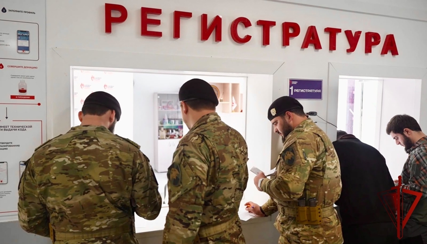 Росгвардейцы в Чечне помогли молодому человеку, борющемуся с лейкозом