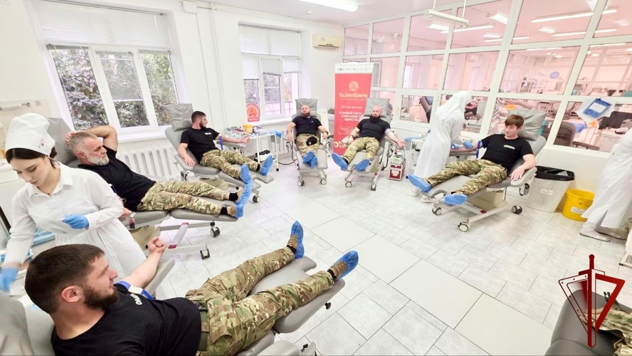 Более 60 сотрудников ОМОН «АХМАТ-1» поддержали региональную донорскую акцию
