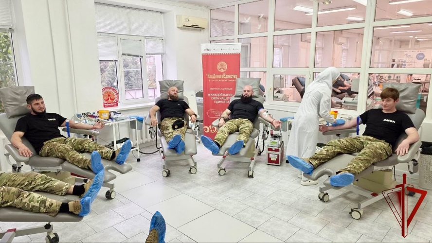 Более 60 сотрудников ОМОН «АХМАТ-1» поддержали региональную донорскую акцию